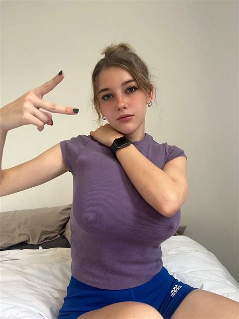 Zooemoore Onlyfans Leak - King Ice Apps