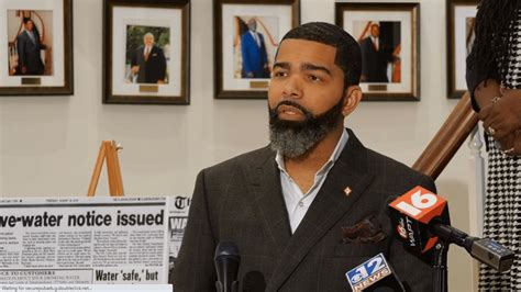 Jackson Mayor Chokwe Antar Lumumba indicted on bribery charges in FBI ...