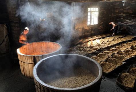 传承千年的酿酒工艺，采取蒸馏酿酒，让中国酒文化源远流长_看鉴地理-梨视频官网-Pear Video-梨网站