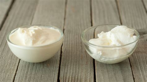 Crema Mexicana vs Sour Cream - Know the Difference!