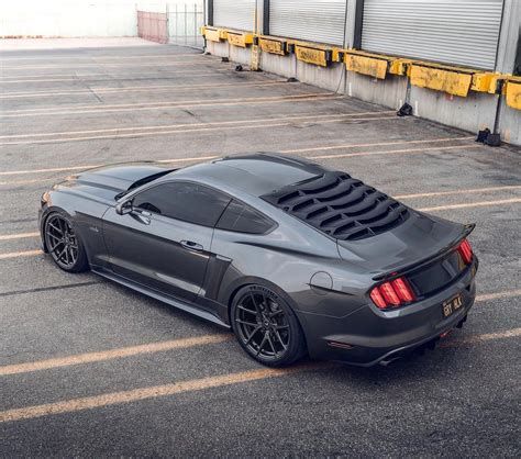 Gray Ford Mustang Proudly Wears Vorsteiner Wheels en 2024 | Coches deportivos de lujo, Autos ...
