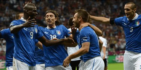欧足联：这7场欧洲杯半决赛经典！球迷选2012意大利 巴神2-1德国_点球