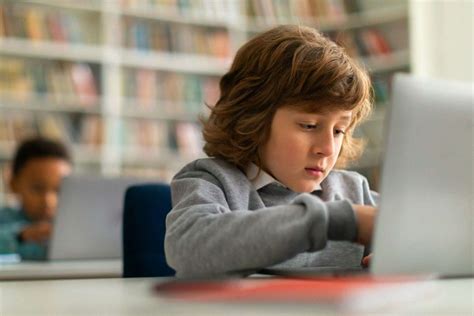 How to Add Slide Numbers On PowerPoint 的图像结果