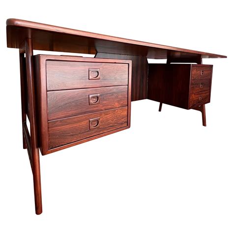 Mid-Century Modern Rosewood Desk at 1stDibs