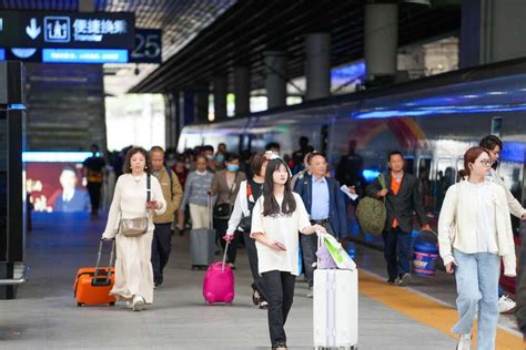“五一”假期，成都局预计开行旅客列车846.5对 发送旅客1100万人次