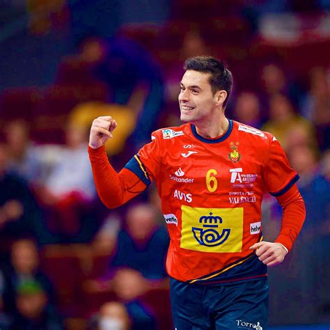 Ángel Fernández recibe la Insignia de Oro de la Federación Cántabra de ...