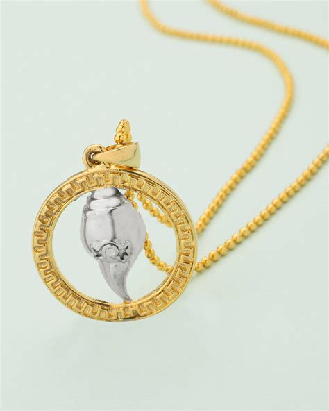 Conch In Circle Designer Pendant With Chain For Men – VOYLLA