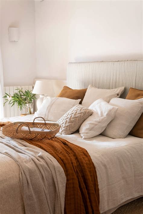 10 dormitorios de la revista El Mueble con un toque otoñal que te van a ...