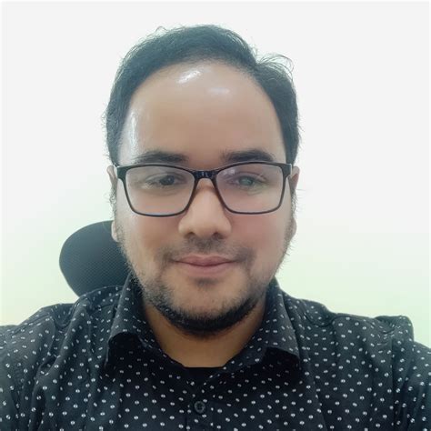 Effect of Bloch wave electron propagation and momentum-resolved signal ...