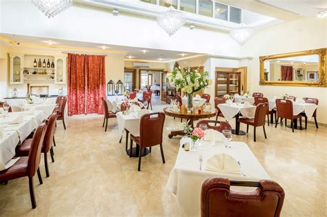 CARRIAGES BAR & RESTAURANT, Luton - Restaurant Reviews, Phone Number ...
