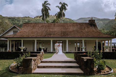 TOP 10 OAHU HAWAII WEDDING VENUES - Anela Benavides
