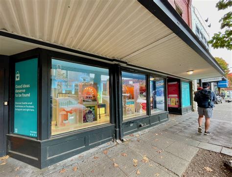 Local Business Storefront 的图像结果