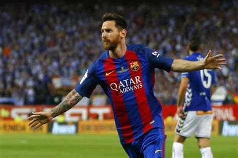 Lionel Messi agrees to new four-year contract with Barcelona
