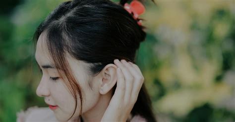 Burning left or right ear: spiritual meanings and the meaning of the omen