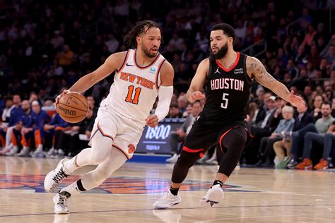 Knicks rip Rockets to end halfway point of season with win