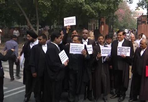Tiz Hazari violence: Lawyers demand Rs 10 lakh for injured; security ...