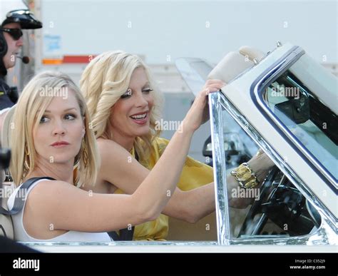 Tori Spelling and Jennie Garth on the film set of the new TV series ...