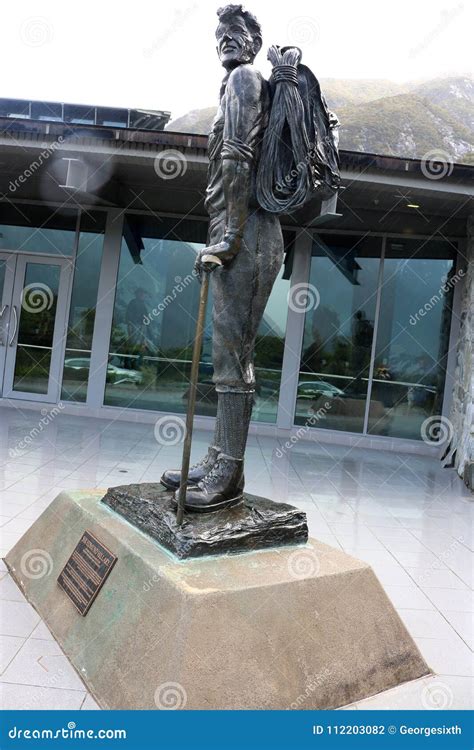 Sir Edmund Hillary Statue, Mount Cook, New Zealand Editorial Image ...