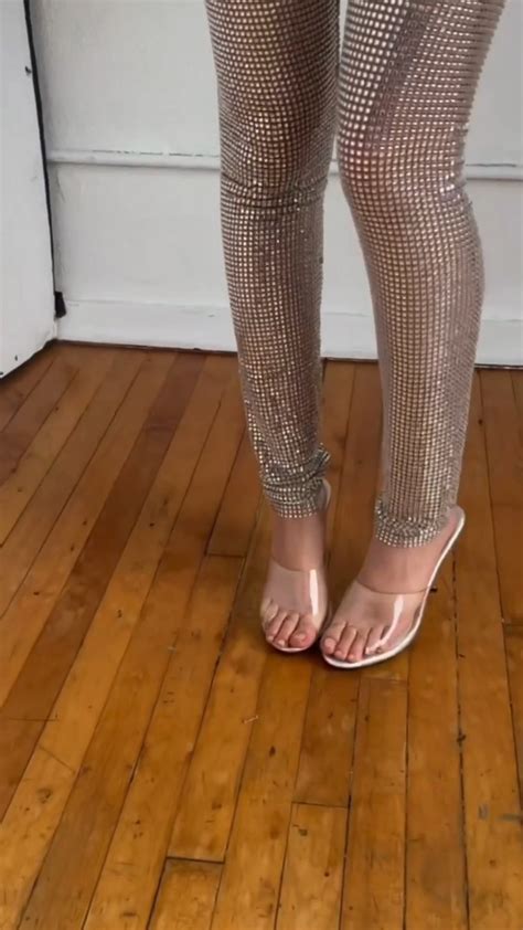 Olivia Rodrigo's feet