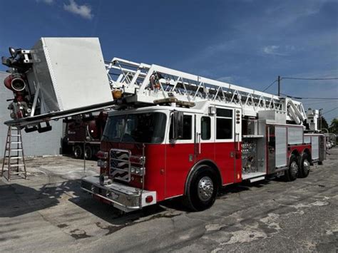 2004 Pierce Dash Aerial Platform 100 FT Ladder Fire Truck in Miami, FL, USA