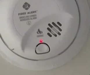 Smoke Detector Flashing Red Every 30 Seconds | Reasons + Fix - FactsManiya