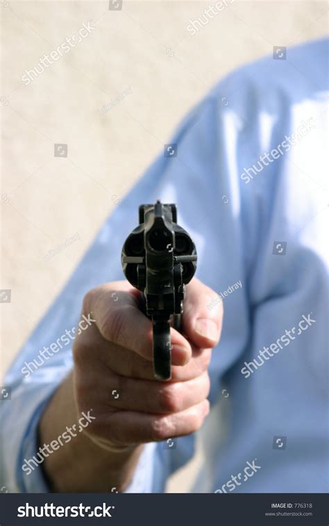 Pointing Revolver 的图像结果