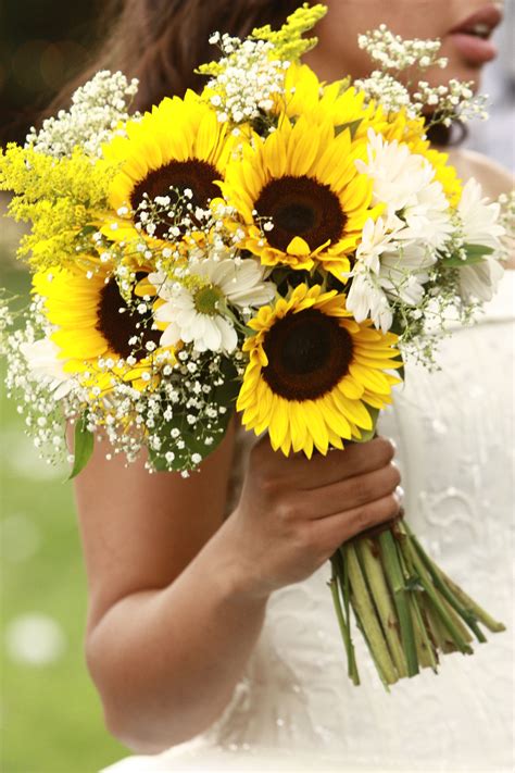 Sunflowers and Baby's Breath LOVE LOVE THIS ONE!! flowers are almost ...