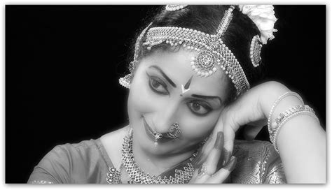 Nrityagiri - A touch of elegant art :: Kripa Phadke, Bharathanatyam ...