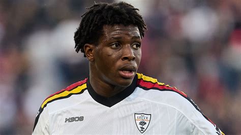 Patrick Dorgu transfer: Manchester United sign Lecce defender in £30m ...