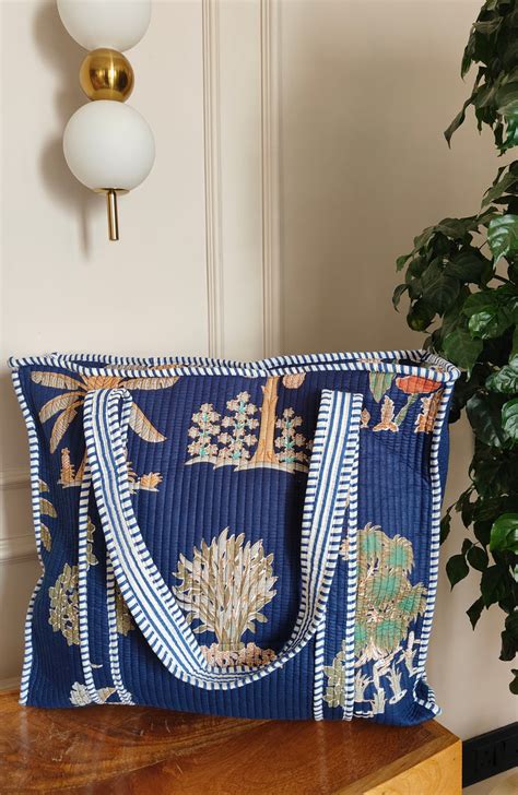 Blue Palm Tote – The Quince Life