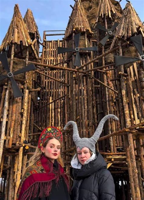 Масленица в арт-парке «Никола-Ленивец» в деревне Звижи Калужской ...