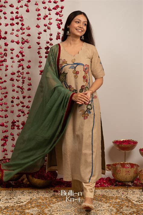 Designer Ethnic Wear for Women | 50% Off Wedding Ethnic Wear Sale