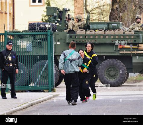 U.S. Soldiers from the 2nd Squadron, 2nd Cavalry Regiment, Battle Group ...
