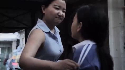 牛钰，你真漂亮！汶川地震截肢女孩牛钰，在上海时装周的T台上完成第一次走秀_假肢