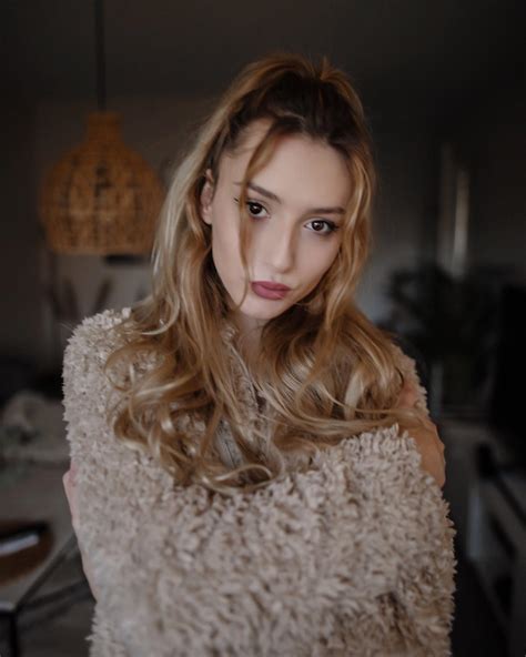 Mathilda Hogberg | 男扮女装祭典/男性が装う女性