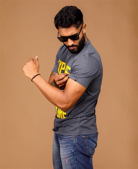 Wanderlooms Explore T-Shirt | Adventure t-shirt