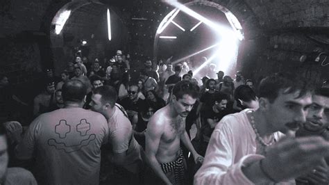 Techno Rave Crowd 的图像结果