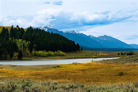 Four Places to Find Fall Foliage Hikes in Eastern Idaho | Hikes in Idaho