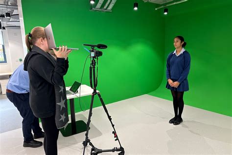 Tech Greenscreen 的图像结果