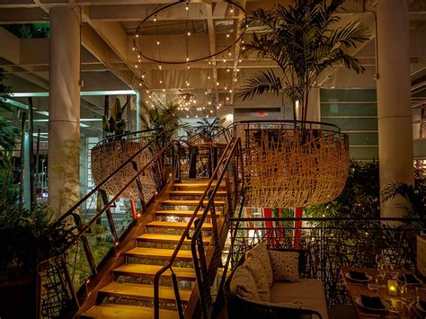 25 Romantic Restaurants in Miami That Are Perfect For Date Night
