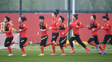 决战在即！中国女足雨中训练不放松，韩国队自信：取消官方训练_凤凰网