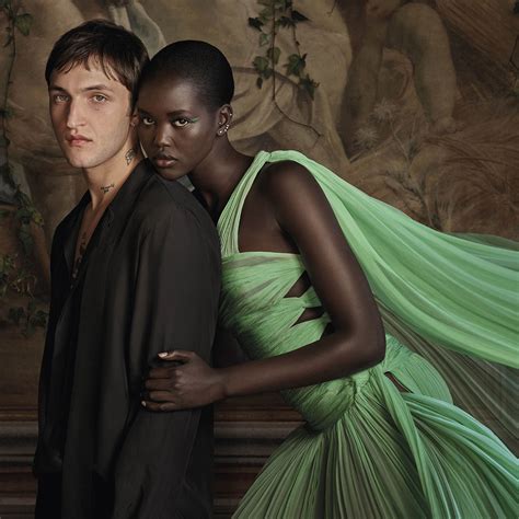 Valentino Beauty presenta su nueva fragancia Born in Roma Green Stravaganza - Ediciones Sibila