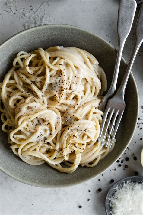 How To Make An Authentic Cacio e Pepe Like A Roman - Pina Bresciani
