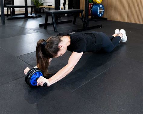 7 Benefits of Training with an Ab Roller | AlphaFit Blog