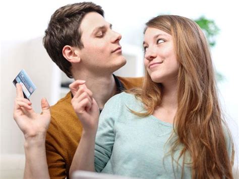 How To Use Your Credit Card Wisely? Tips For The First Time Users ...