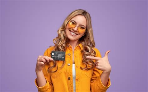 Cheerful woman advertising banking service | Premium Photo