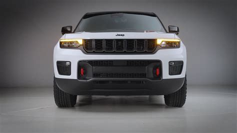 Jeep Adds Turbocharged Hurricane Engine to 2026 Grand Cherokee, Trims Trim Lineup - Motor ...