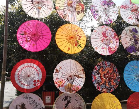 安徽合肥：非遗园万只油纸伞景色壮观