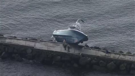 Boat crashes into jetty in Fort Lauderdale on New Year's Eve | wtsp.com