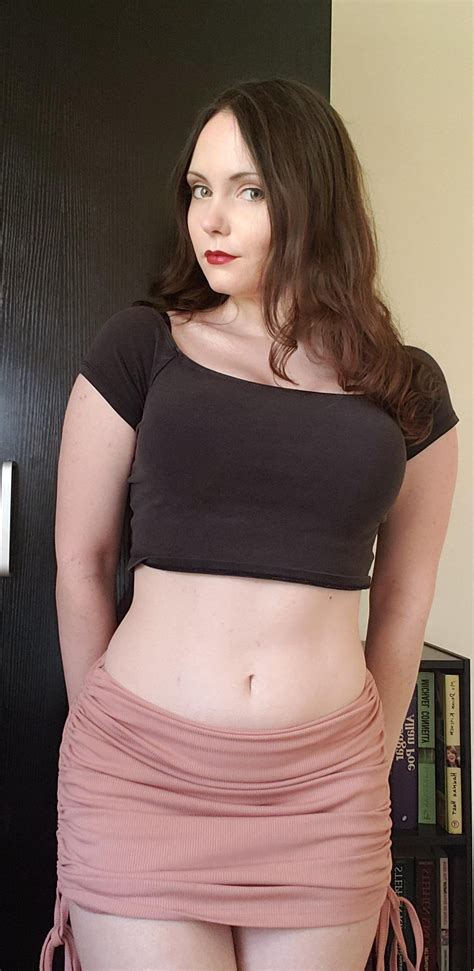 On a scale of 1 to leaking in your pants, how turned on by midriffs to you prejacs get? : r ...